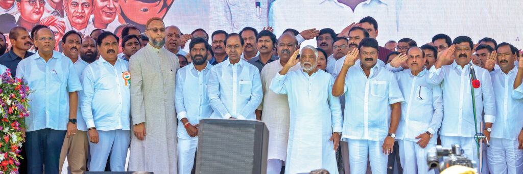 CM-KCR-with-Other-Dignitaries-at-National-Anthem-event